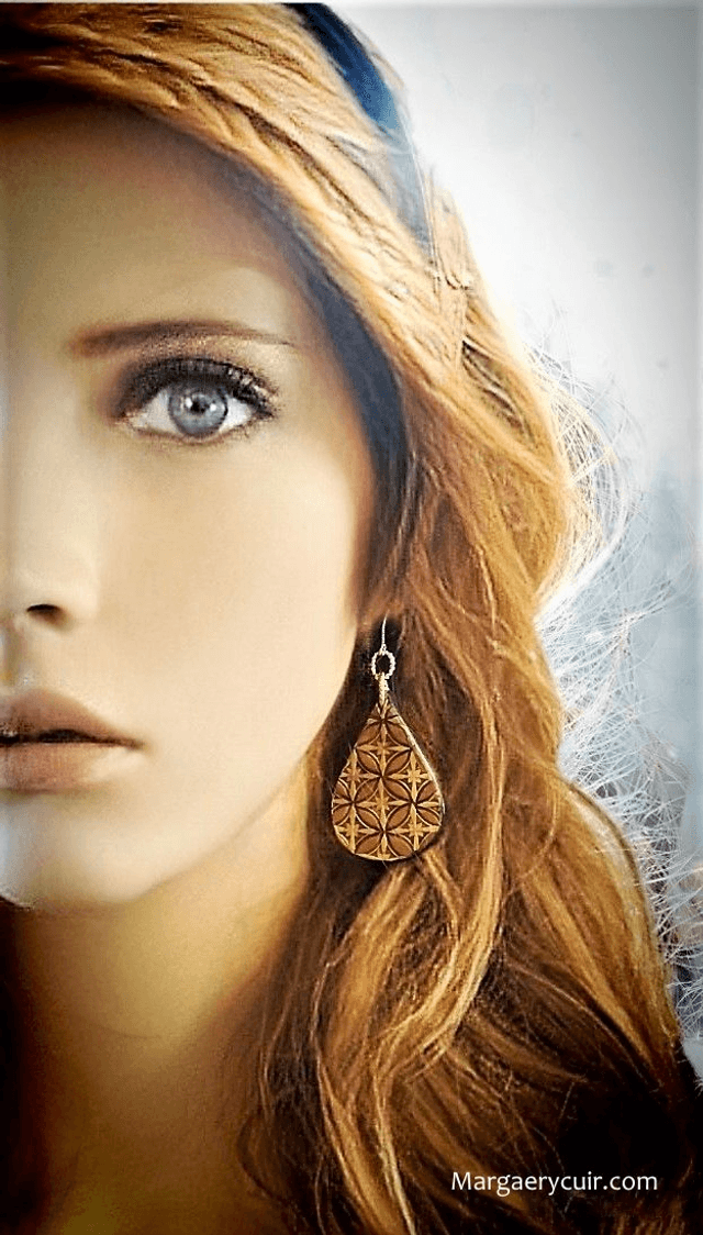 Boucles d'oreilles en cuir embossé doré , modèle "ANA"