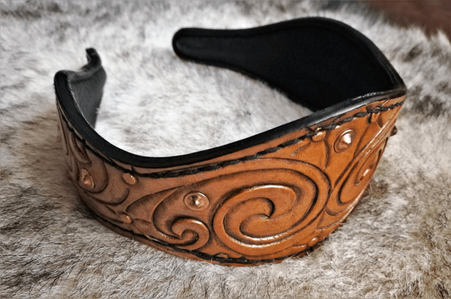 Bandeau en cuir naturel, coiffure païenne