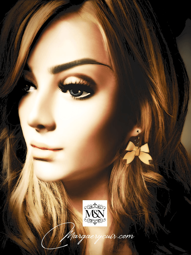 Boucle d'oreilles chic, noeud de cuir