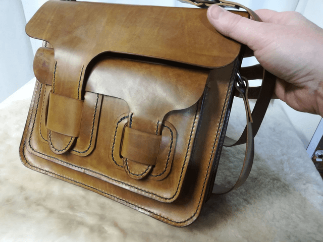 Pochette en cuir de veau souple
