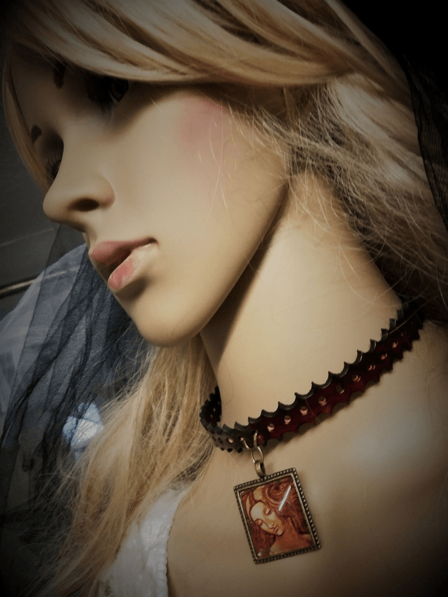 Collier tour de cou en cuir LEDA