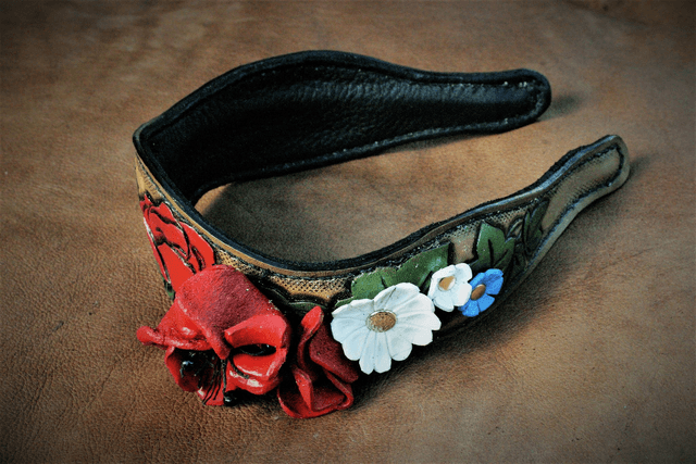 Bandeau en cuir repoussé/moulé fleur des champs