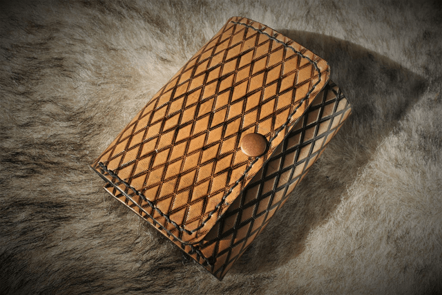 Portefeuille porte monnaie en cuir repoussé doré