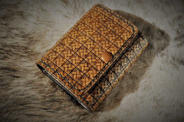 Portefeuille porte monnaie en cuir repoussé doré