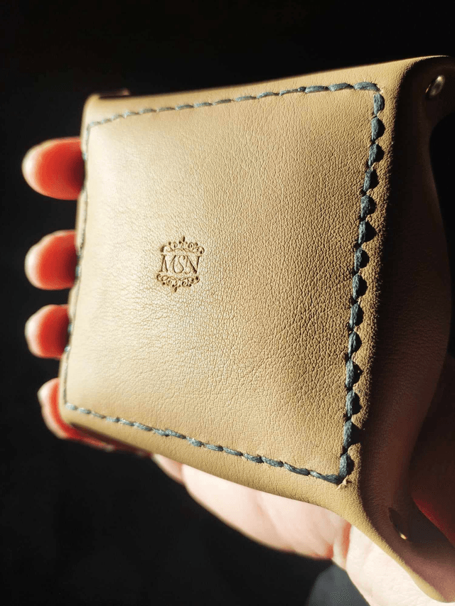 Vide-poche en cuir et tissu, Dame de Pérouges