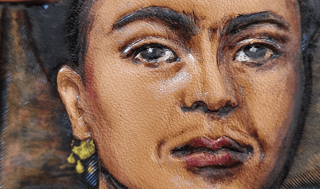 Frida Kahlo, portrait, en cuir repoussé