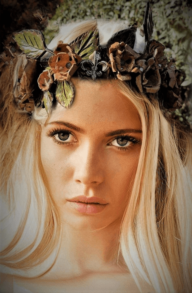 Couronne de roses musicales de cuir
