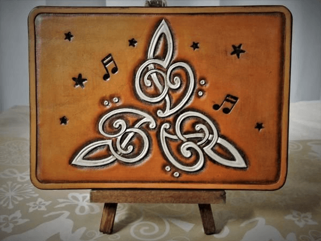 Carte en cuir Triskel musical