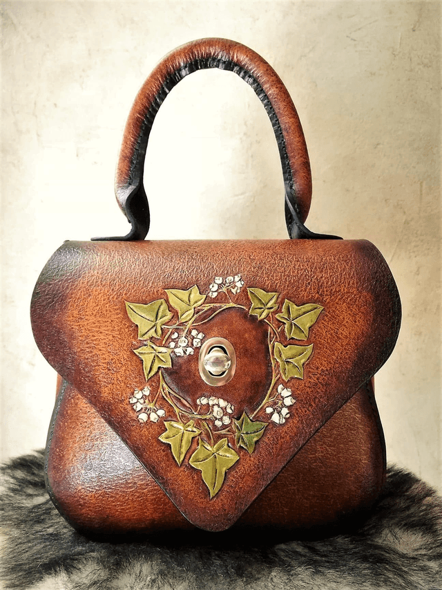 Sac à main motif Art nouveau en cuir repoussé
