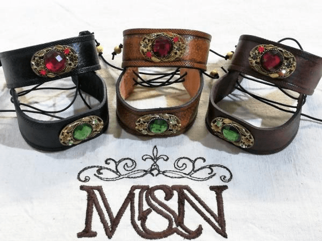 Bracelet en cuir à cabochon
