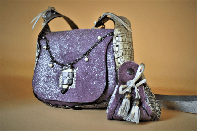 Petit sac et bourse en peau et cuir rose violacé