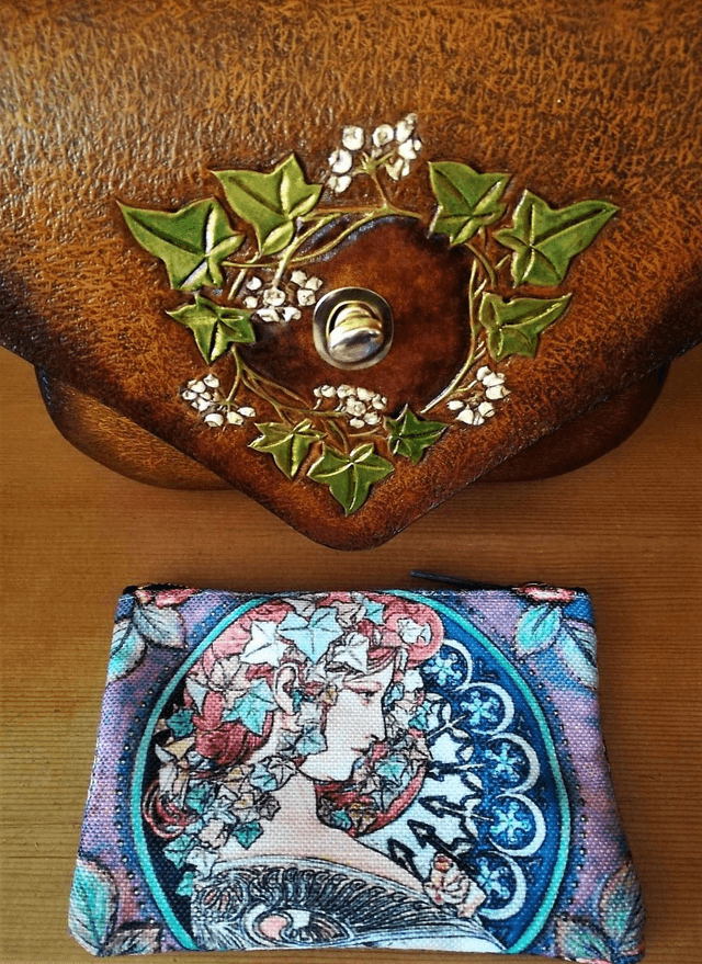 Sac à main motif Art nouveau en cuir repoussé